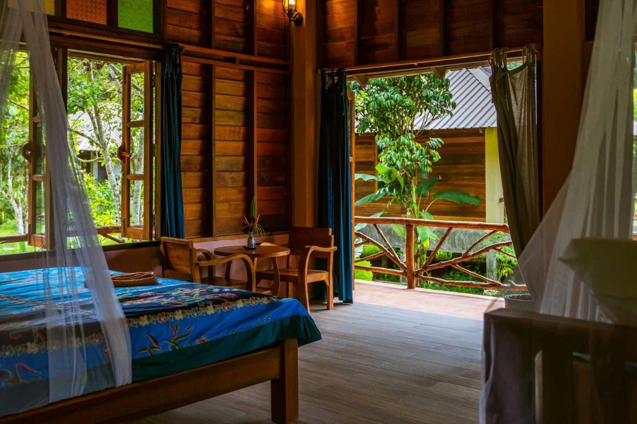 Monkey Mansion - Jungalows & Tours Khao Sok National Park Exterior foto